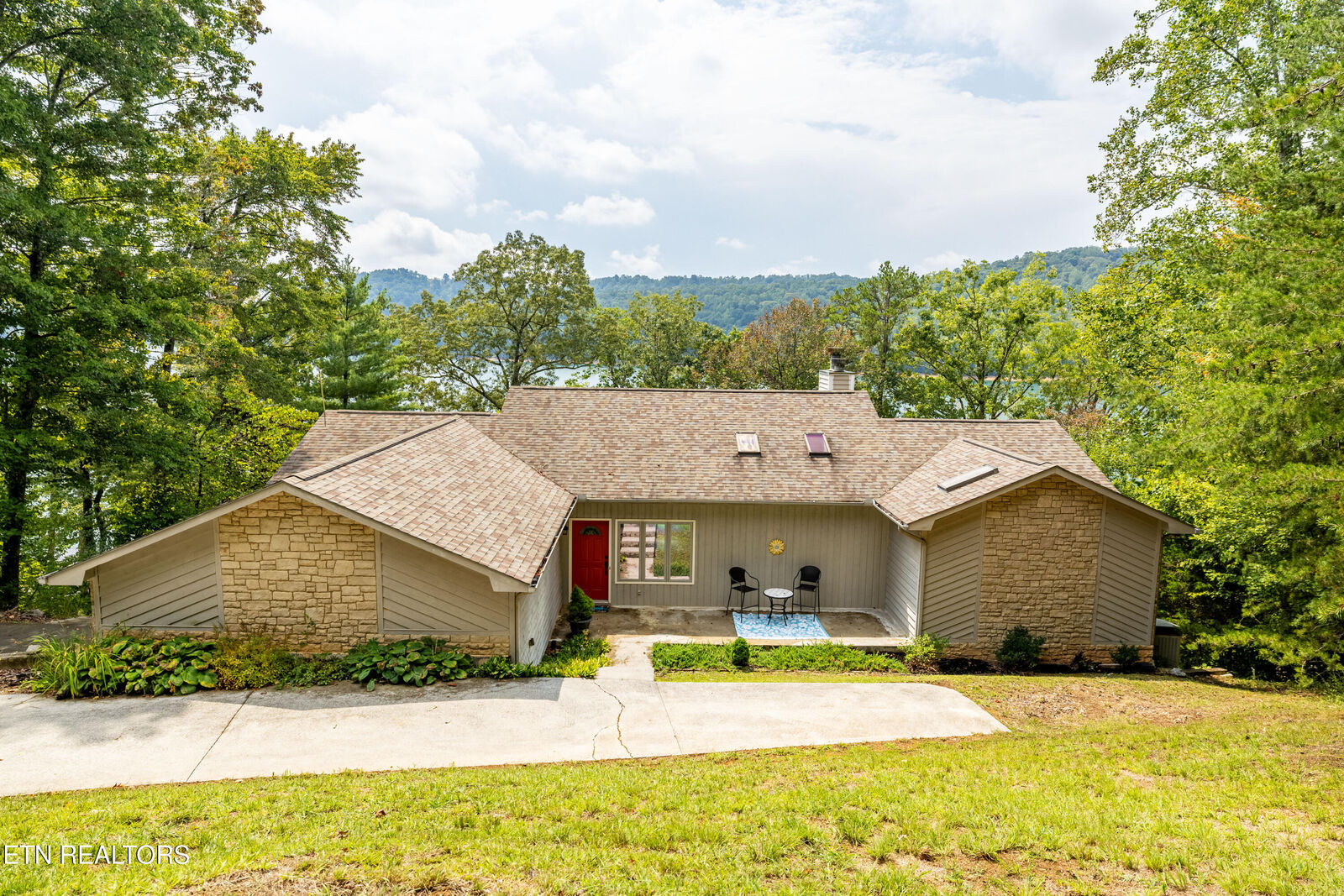 Property Photo: 1691 Cove Pointe Rd TN 37766