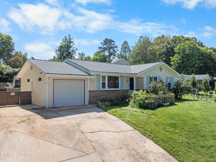 Property Photo: 5216 Northside Drive TN 37912