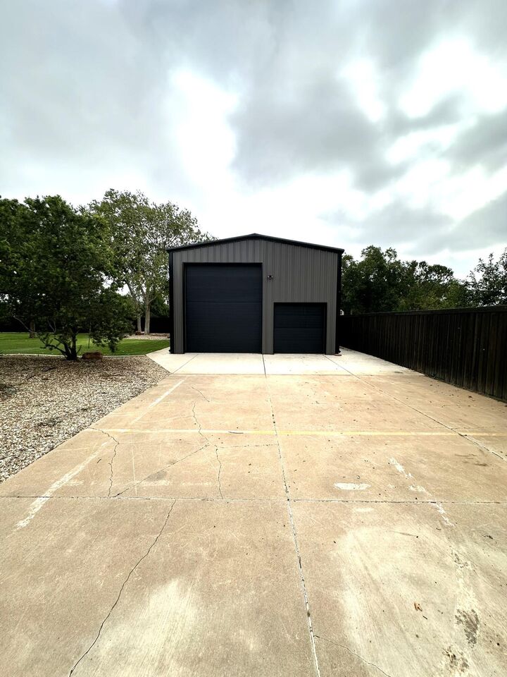 Property Photo: 6807 Rochester Avenue TX 79424