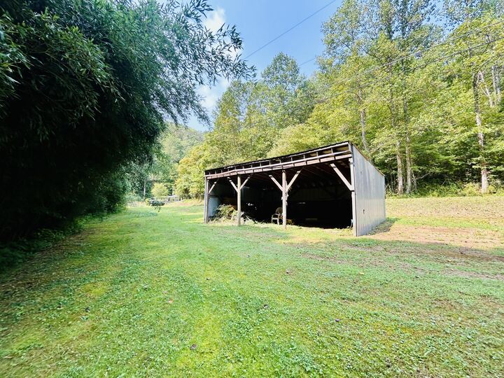Property Photo: 2668 Upper Teges Road KY 40962