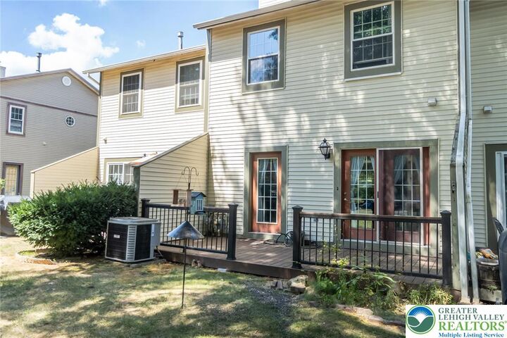 Property Photo:  104 Franklin Court  PA 18020 