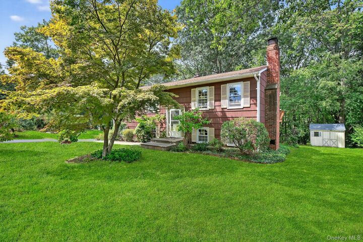 Property Photo:  4 Tulip Court  NY 10541 