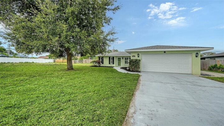 Property Photo: 383 Dorchester Drive FL 34293