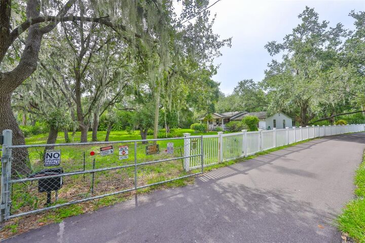 Property Photo:  7515 Anna Avenue  FL 33534 