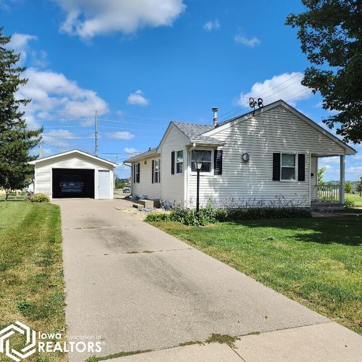 1710 Elder Drive  Marshalltown IA 50158 photo