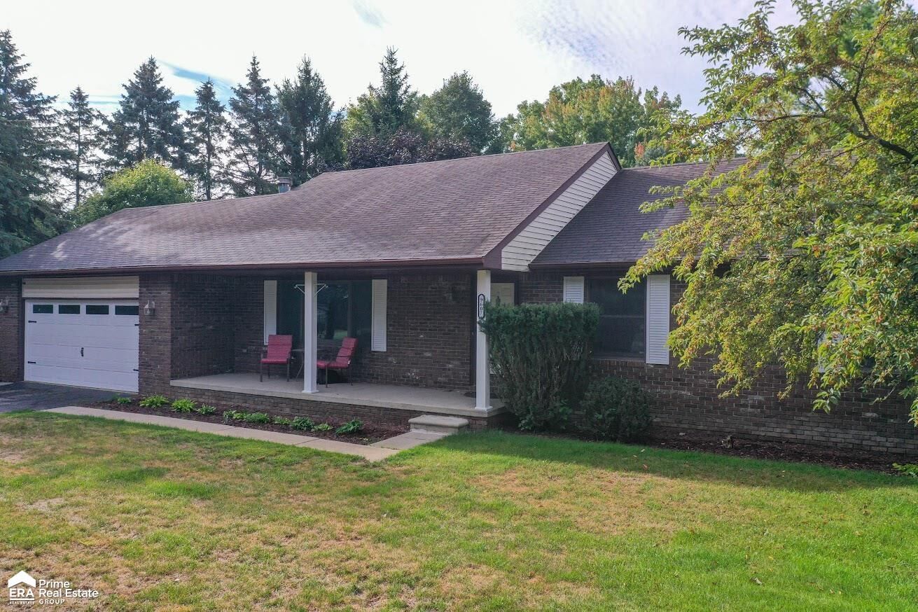 Property Photo:  9607 Larch Lane  MI 48178 