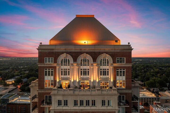 150 Carondelet Plaza 2801  Clayton MO 63105 photo