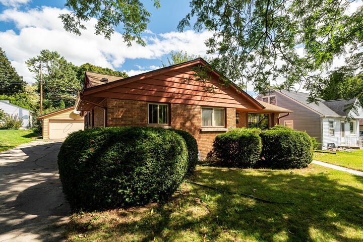 Property Photo: W67n786 Evergreen Blvd WI 53012