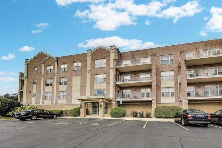 1200 S Prospect Avenue 108  Elmhurst IL 60126 photo