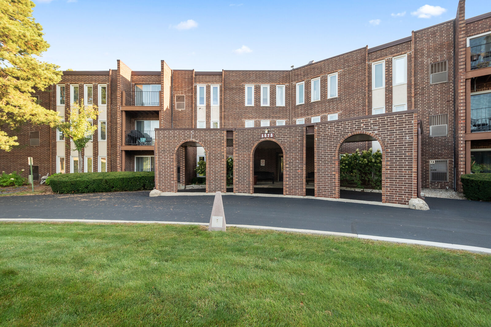 Property Photo:  1575 Sandpebble Drive 336  IL 60090 