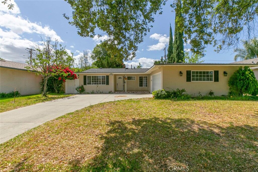 Property Photo:  22504 Hartland St  CA 91307 