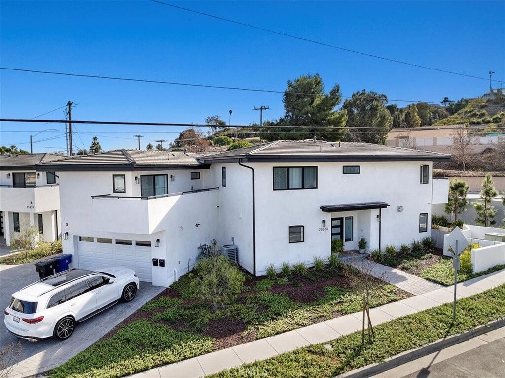 Property Photo:  25628 Rolling Hills Way  CA 90505 