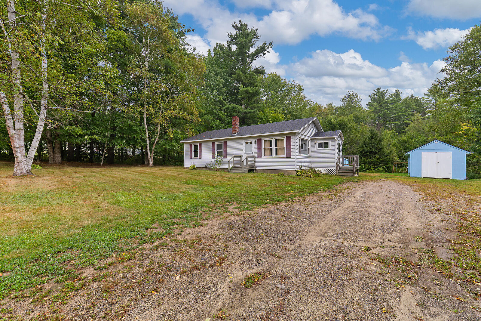 Property Photo:  692 E Pittston Road  ME 04345 