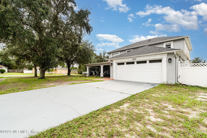 Property Photo:  3207 Scenic Woods Drive  FL 32725 
