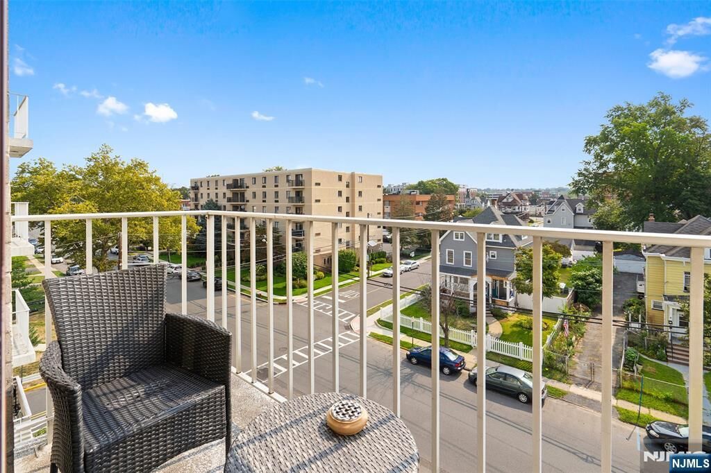 Property Photo: 281 Park Street 4B NJ 07601
