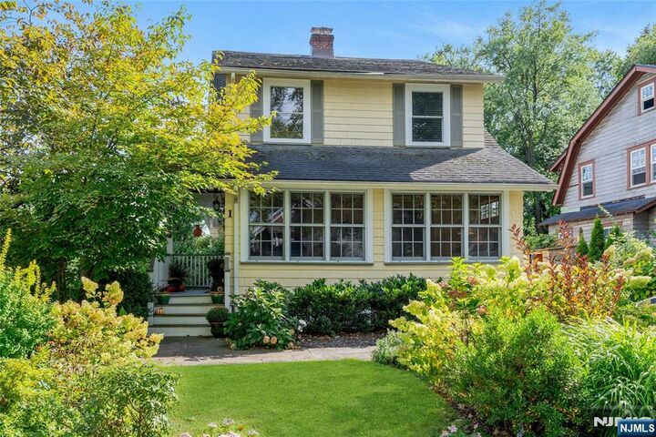 Property Photo:  1 Laurel Place  NJ 07028 