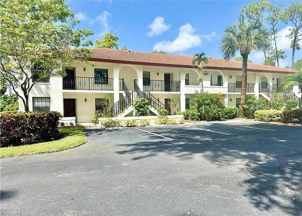 Property Photo:  905 Augusta Blvd  FL 34113 