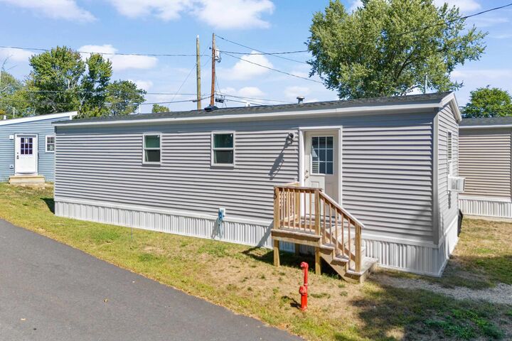 1338 Woodbury Avenue  Portsmouth NH 03801 photo