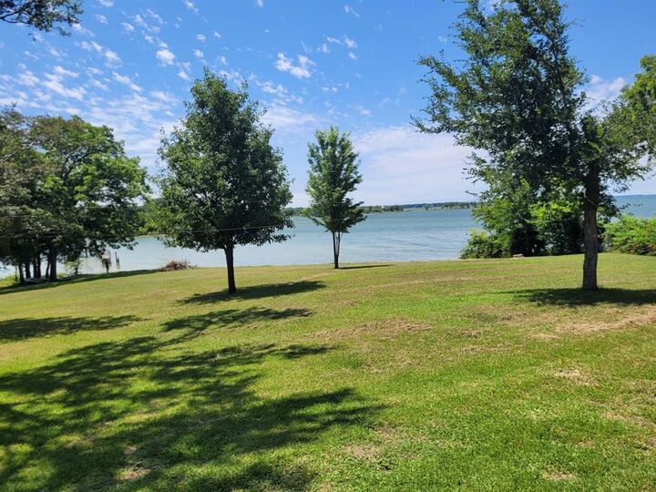 Property Photo: 190 Private Road 7728 TX 75169