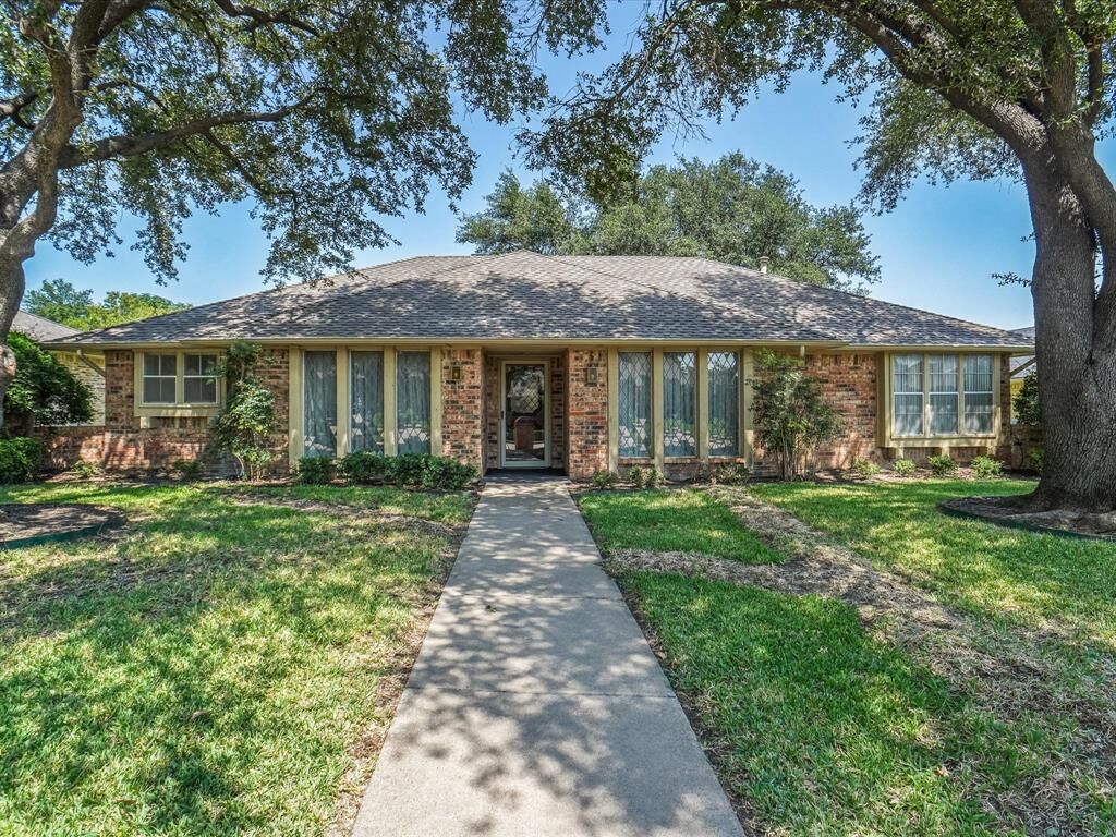 Property Photo: 1925 Glen Hill Drive TX 75007