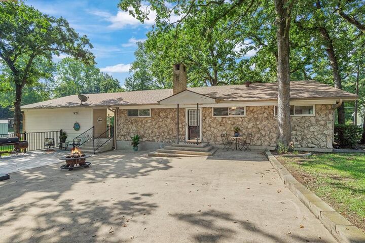 Property Photo: 913 Doe Run Road TX 75143