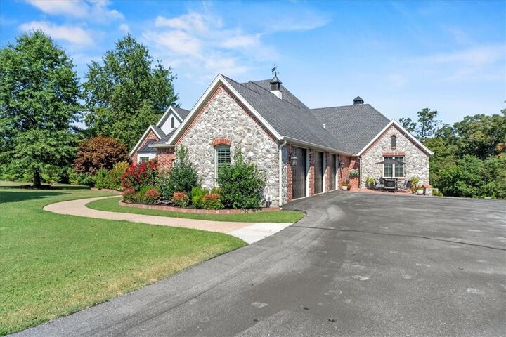 Property Photo: 11982 W Hwy 72 AR 72712