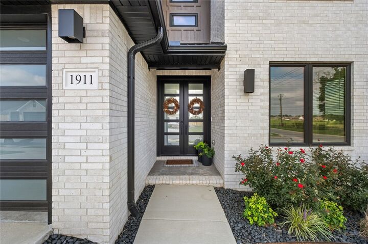 Property Photo: 1911 Gaines Street AR 72751