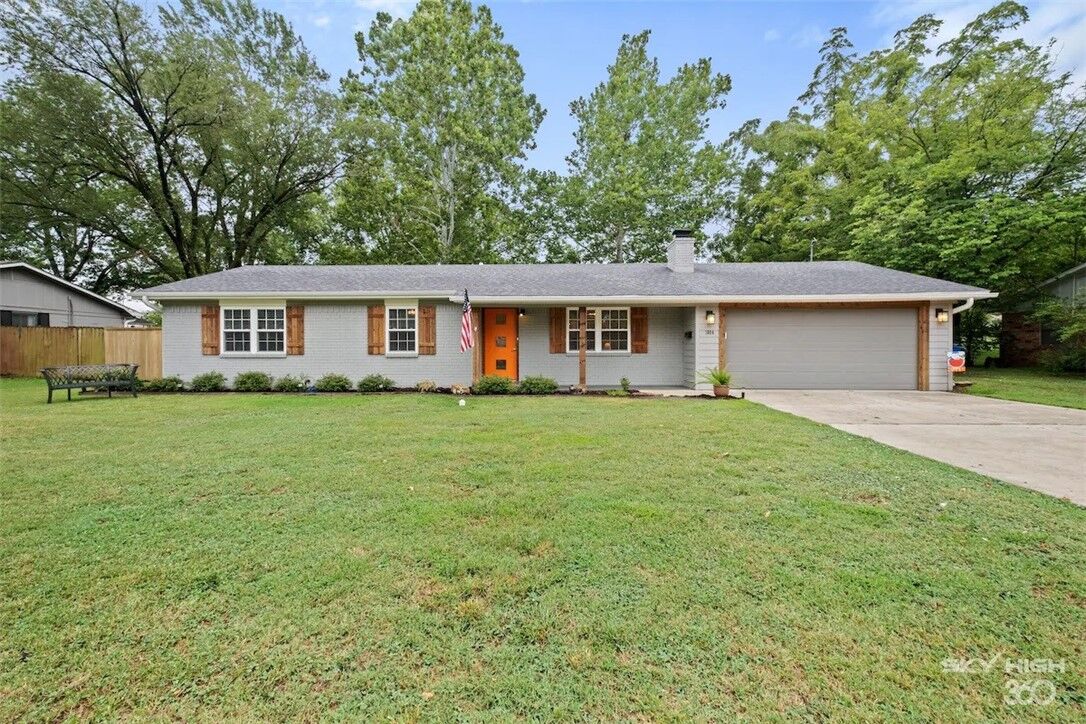 Property Photo:  1004 NE 2nd Street  AR 72712 