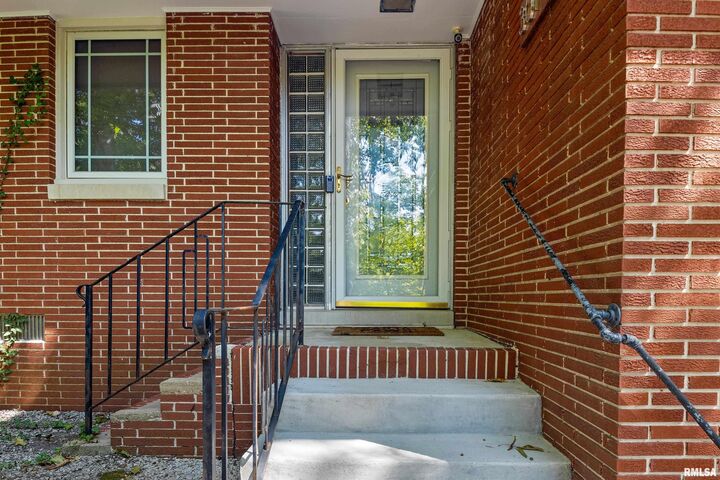 Property Photo: 30748 Grandview Terrace IL 61755