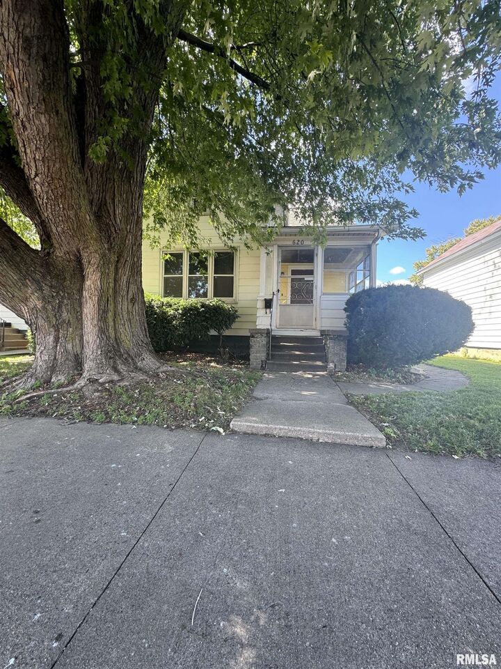 Property Photo: 620 N 4th Street IA 52732