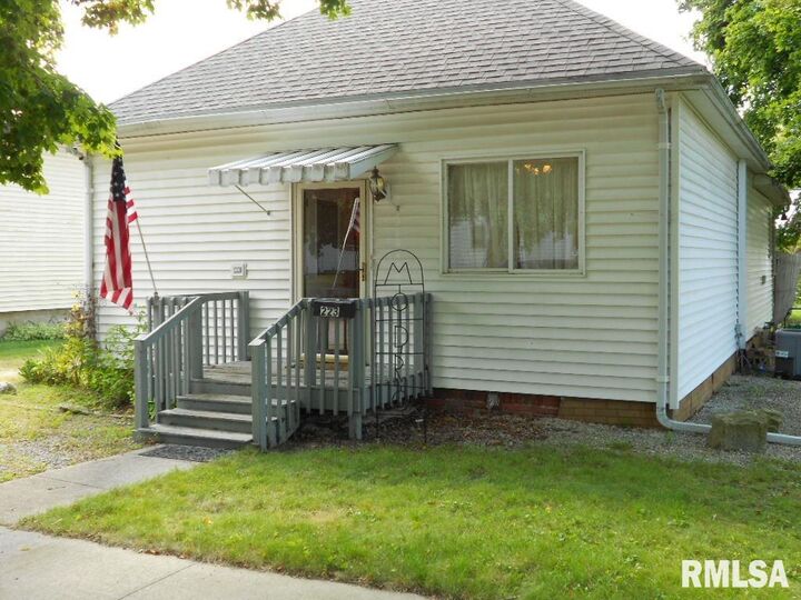223 N Linden Street  Toluca IL 61369-9004 photo