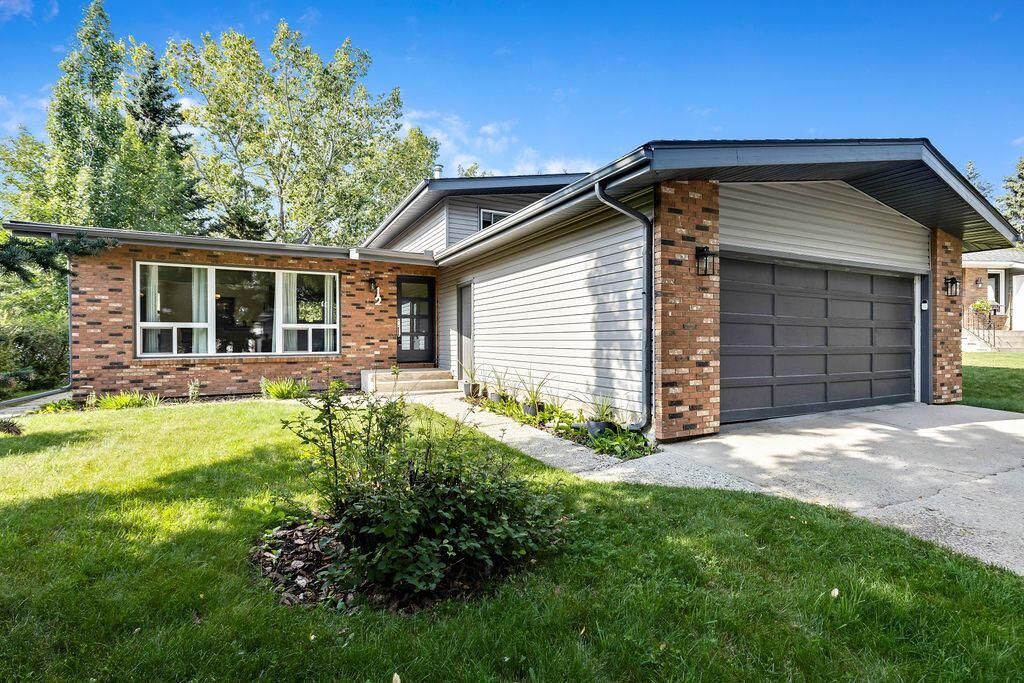 Property Photo:  12 Suntree Lane  AB T1S 1B9 