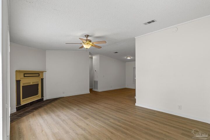 Property Photo: 2192 Bergren Rd FL 32563