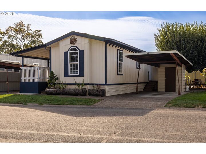 Property Photo: 755 NE Circle Blvd OR 97330