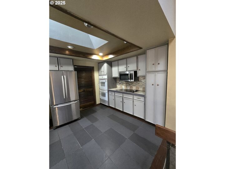Property Photo:  589 S 72nd St  OR 97478 