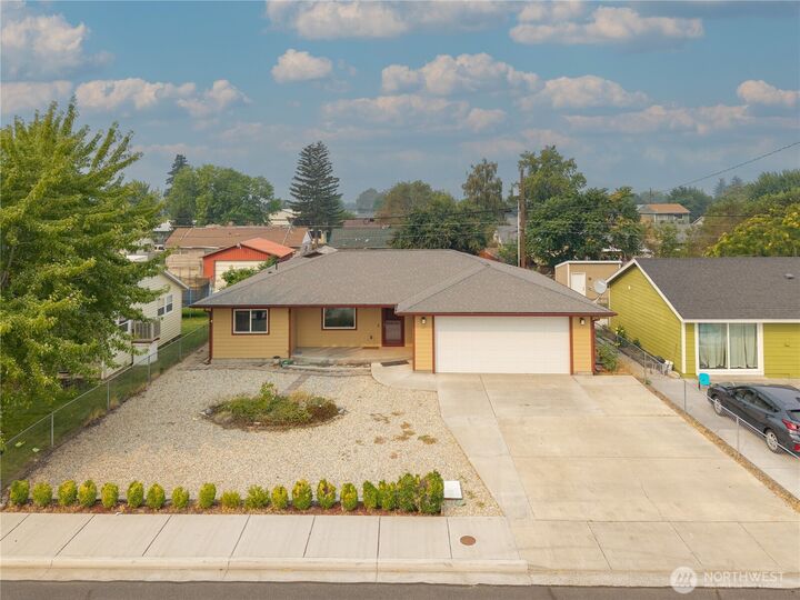 Property Photo:  147  Ivy Street SE  WA 98823 