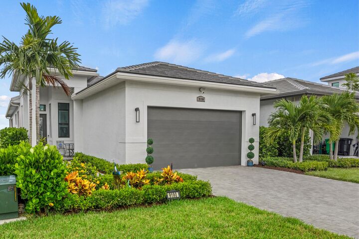 Property Photo: 9190 SW Esule Way FL 34987