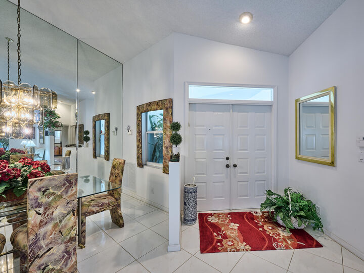 Property Photo: 9758 Harbour Lake Circle FL 33437