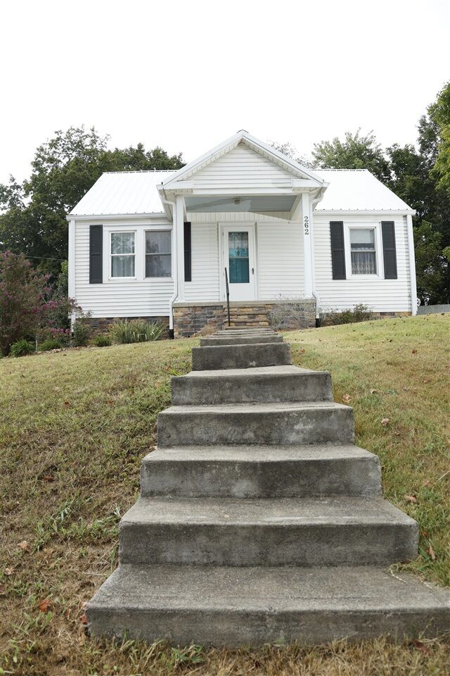 Property Photo: 262 Bardstown Road KY 42160