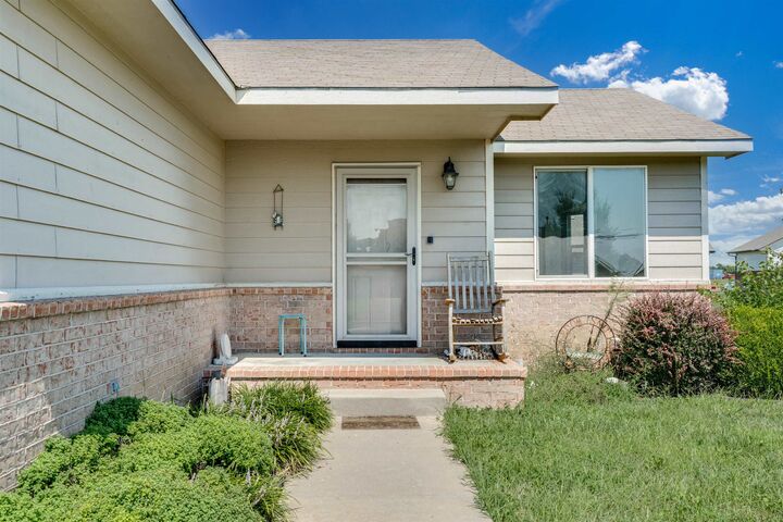Property Photo: 2010 E Teak Ct KS 67002