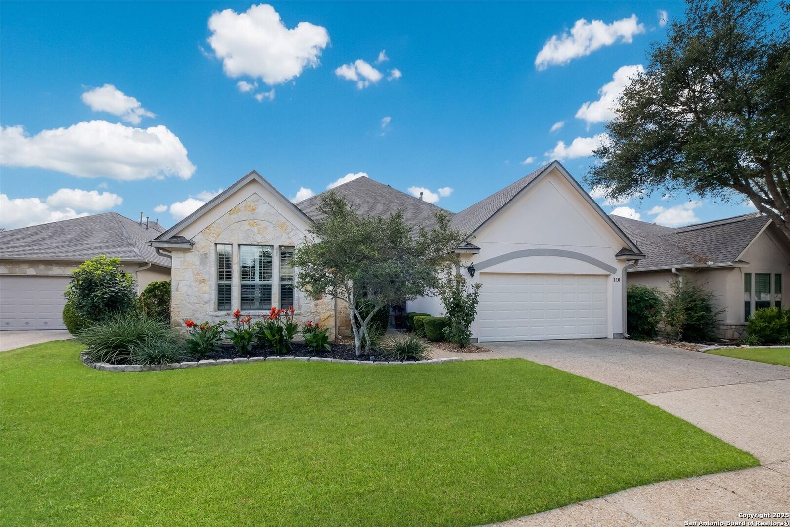Property Photo: 110 Garden Trace TX 78260