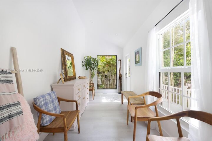 Property Photo: 3951 Park Dr FL 33133