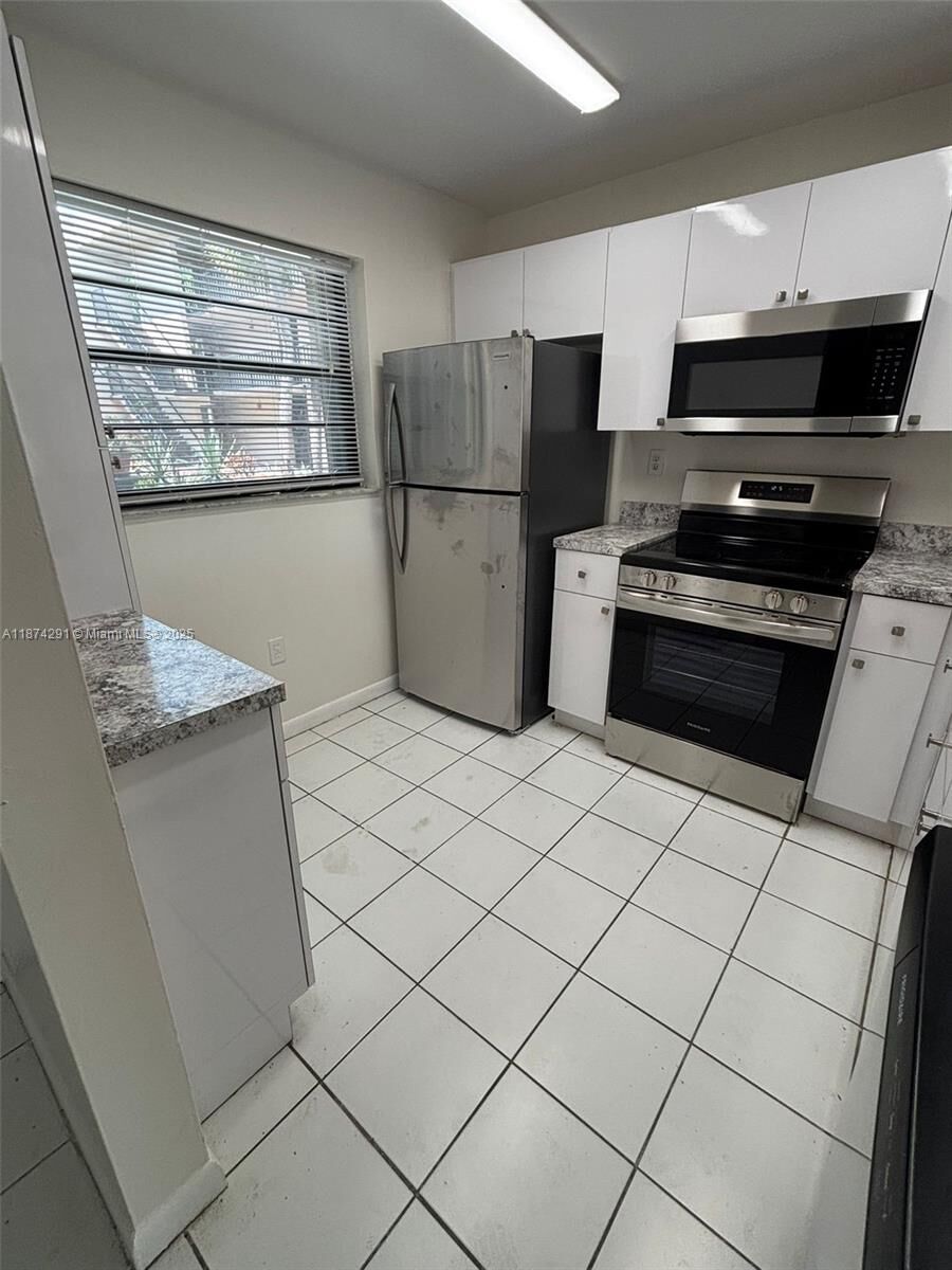 Property Photo: 10865 SW 112th Ave 115 FL 33176