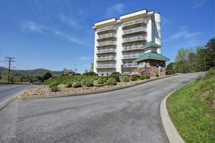Property Photo: 503 Dollywood Lane TN 37863