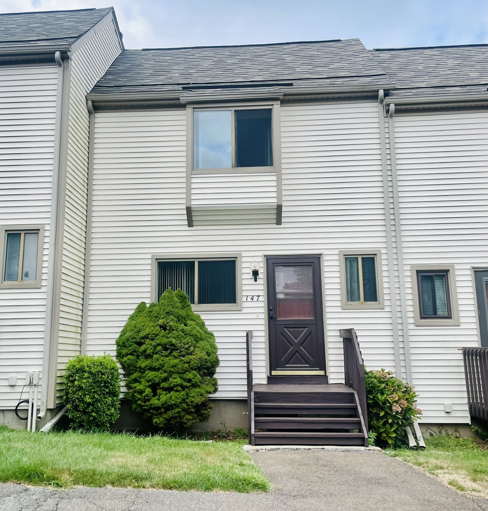 Property Photo:  147 Suffolk Court  CT 06450 