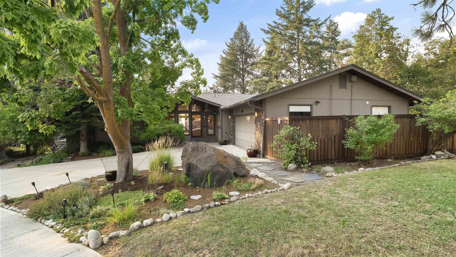 Property Photo:  3431 N Columbia Cir 3614 W Glass  WA 99205 