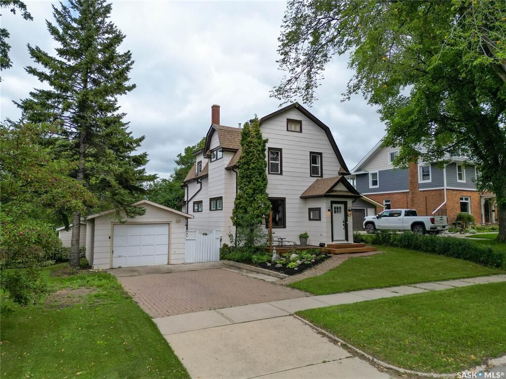 Property Photo:  630 21st Street W  SK S6V 4J7 