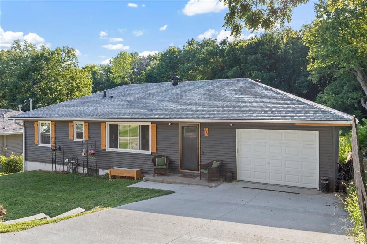 Property Photo:  944 McKenzie  Avenue  IA 51501 