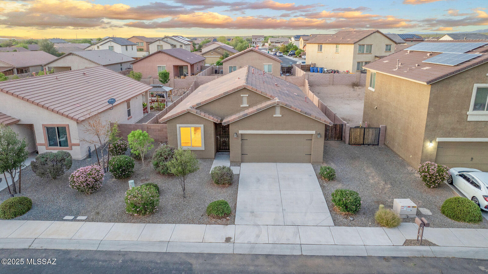 Property Photo: 11358 W Folsom Point Drive AZ 85658