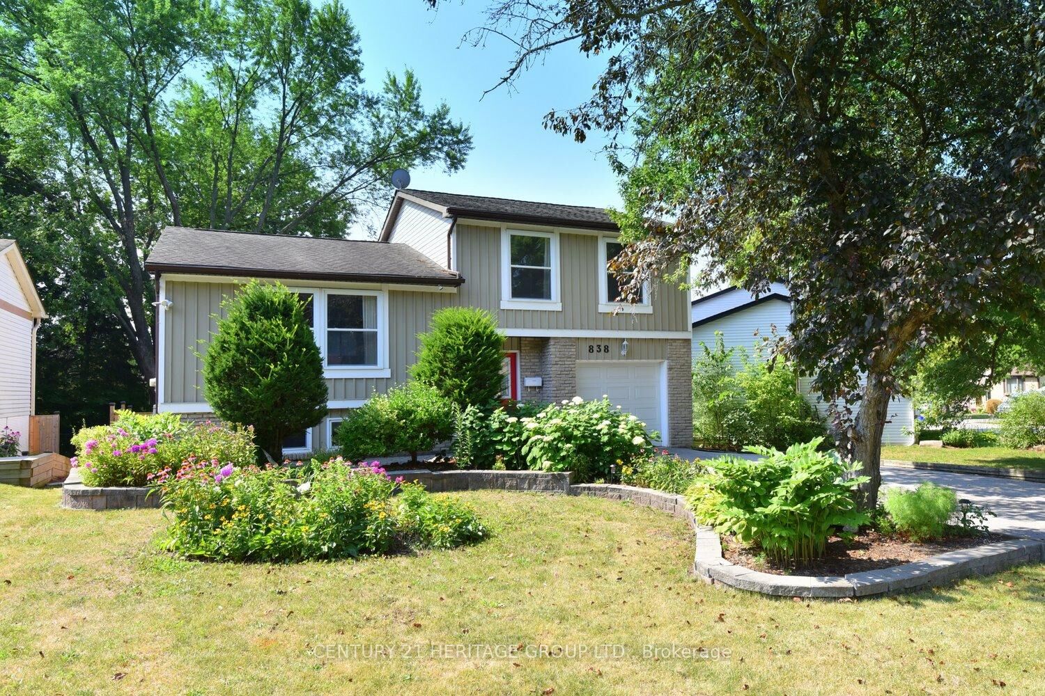 Photo de la propriété: 838 Boronia Crescent ON L3Y 5J9